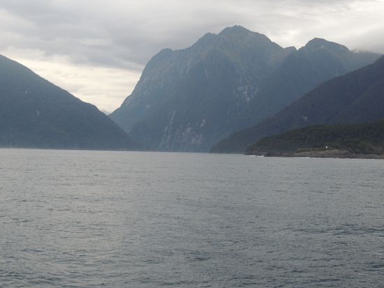 So sah auch Captain James Cook den Eingang in den Milford Sound, als er hier mit der Endevour 1771 vorbeisegelte.