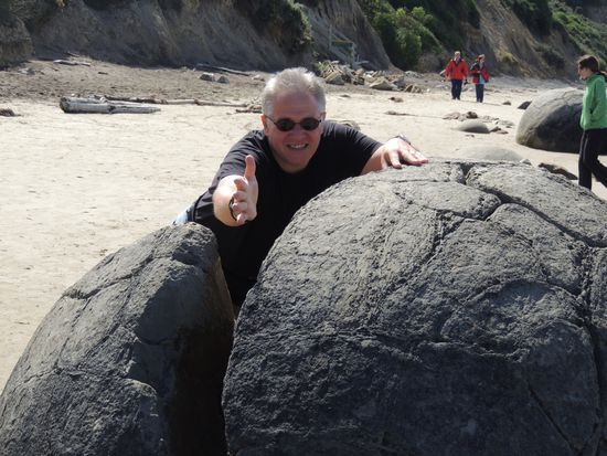 "Gespalten!", deswegen gibts dort auch so viele zerbrochene Kugeln ...