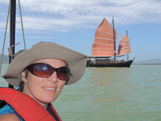 Mit dem Segelschiff "June Bahia" besuchten wir die Insel Koo Panyee und den Phang Nga Nationalpark, insbesonders ...