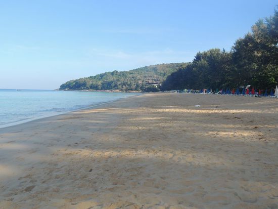 Unser Strand "Naithon Beach", eine Bucht abseits vom Trubel der "high life beaches" in den frühen Morgenstunden.
