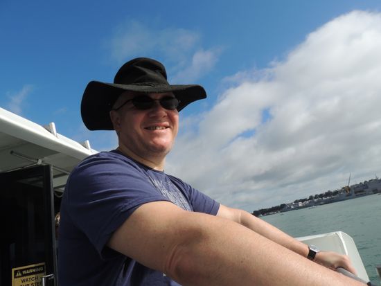 Sonnenschutz muss sein, auch auf der Fähre nach Devenport