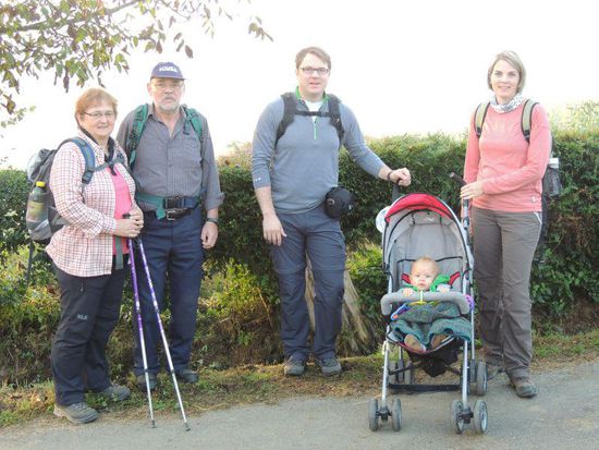 Die erweiterte Wandergruppe - heute mit Peregrinino Daniel 