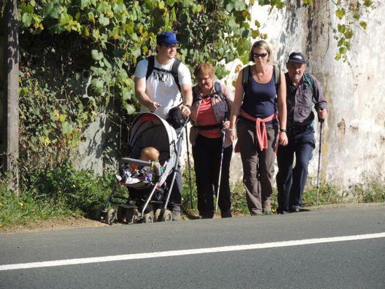 Alle fünf Pilger schaffen es gemeinsam zur Mittagspause nach Salcede