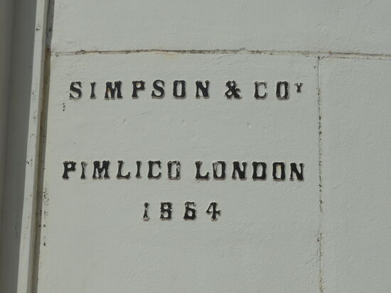 ... zu einem historischen Gebäude ...