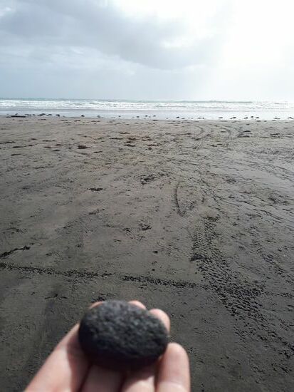 Auch hier natürlich Lavagestein des Mount Taranaki, gefunden und gesammelt von Daniel für ...