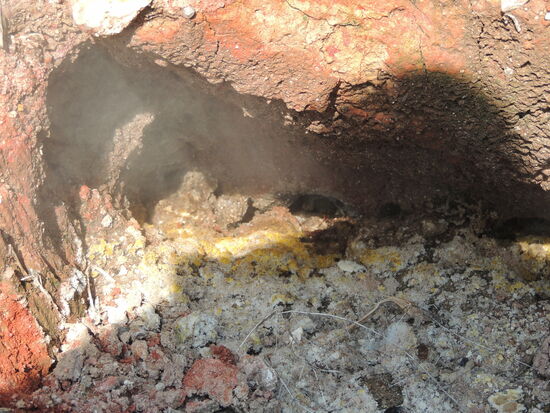 ... aus schwelfeligen Löchern ....