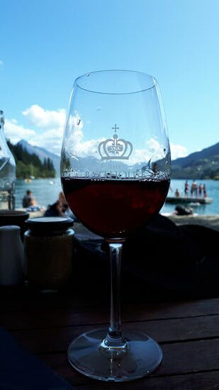 Traubensaft mit Seeblick für Eva