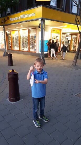 Shopping mit Mama: eine neue Sonnenbrille 