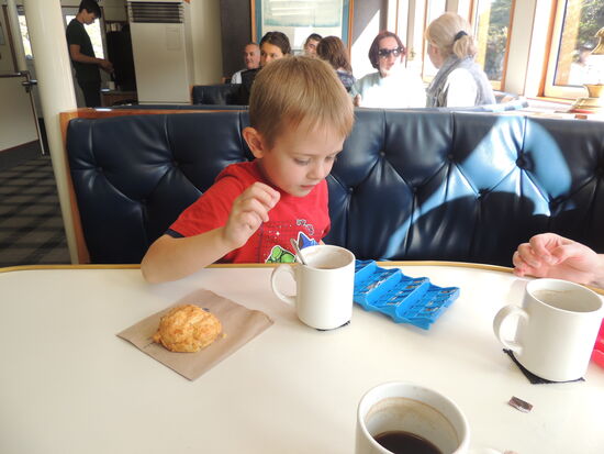 ... und Kakao. Und die schiffseigenen Kinderspiele müssen auch gleich ausprobiert werden