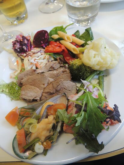 es gibt auch Fleisch und ausgezeichnete Muscheln .... mmmhhhhhh