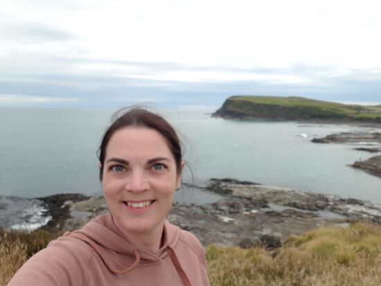 Es gibt auch Pinguine hier, sie kommen abends vom Meer in ihre Brutnester 