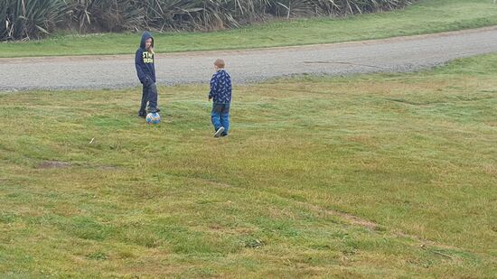 Nicht ohne ein Fussballspiel zum Morgensport ...