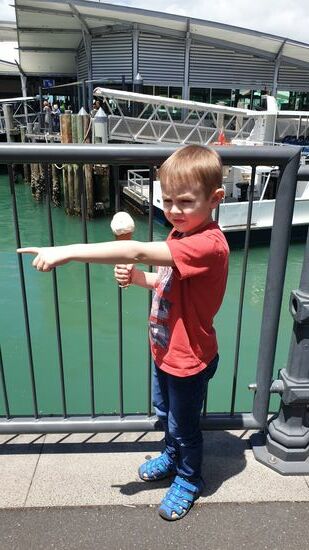 Endlich ein Eis - und morgen will ich mit genau diesem Schiff fahren ...