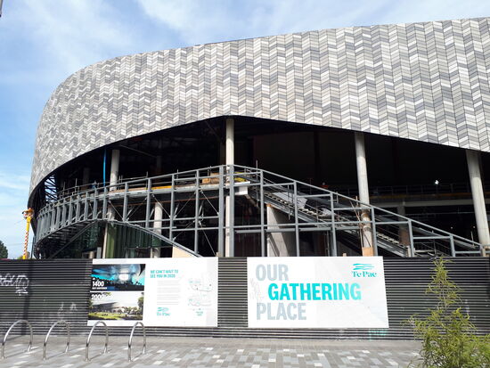 Wiederaufbau und Neubau sind voll im Gange - in der ganzen Stadt wird gebaut