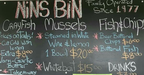 Die Speisekarte einer neuseeländischen Institution in der Half Moon Bay