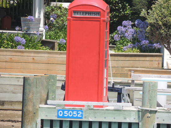 ... mit einer echtenLondoner Telefonzelle. Heute genutzt für Angelzeug (daher auch der Name)