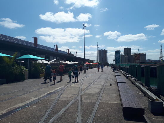 Ehemalige Schienenanlage der Be/Entlade-Kräne