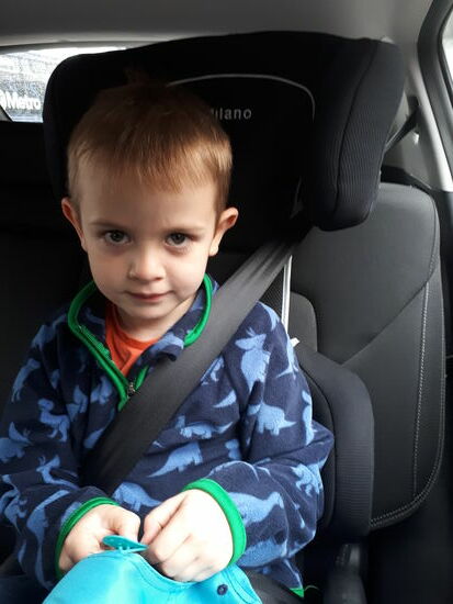 Natürlich mit Kindersitz. Die Reservierung hat tadellos geklappt ...