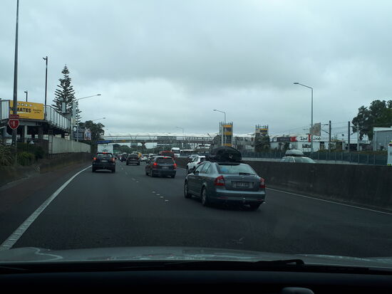 Links fahren - eine Herausforderung, die gemeistert werden will und muss.