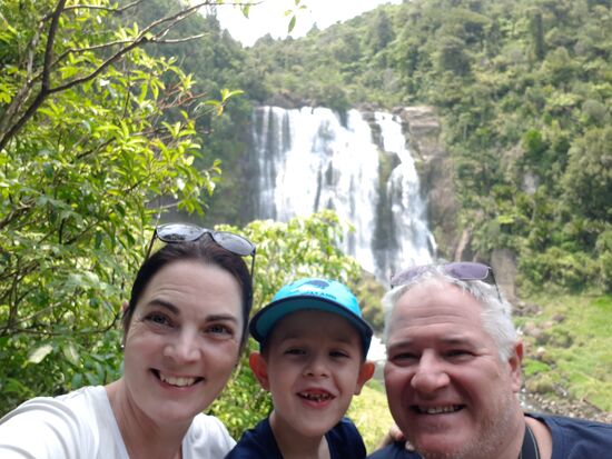 Liebe Grüße an euch alle 