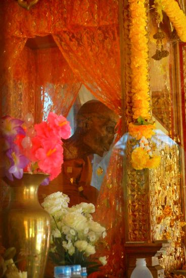 Der mumifizierte Mönch, dessen Abbildung wir in allen Tempelanlagen die wir besuchten, gesehen hatten.