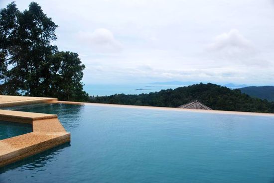 Aussicht über Koh Samui mit Pool.