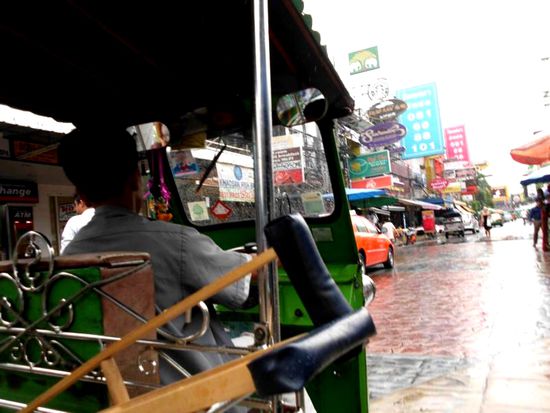 Mit dem Tuk Tuk über die Khao San...