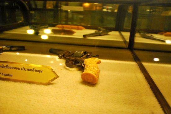 Die Waffenkammer - Revolver mit Elfenbein