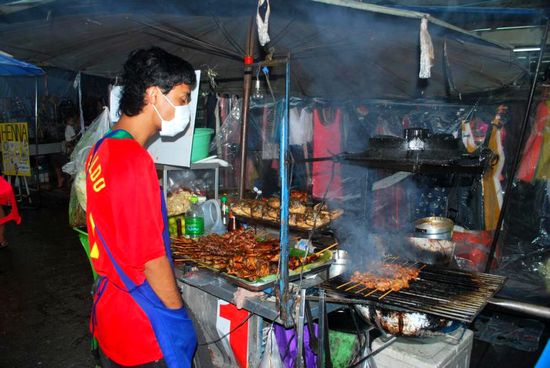 Eine der unzähligen Garküchen!