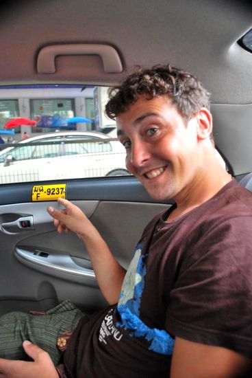 Im Taxi zum Baijoke Tower!