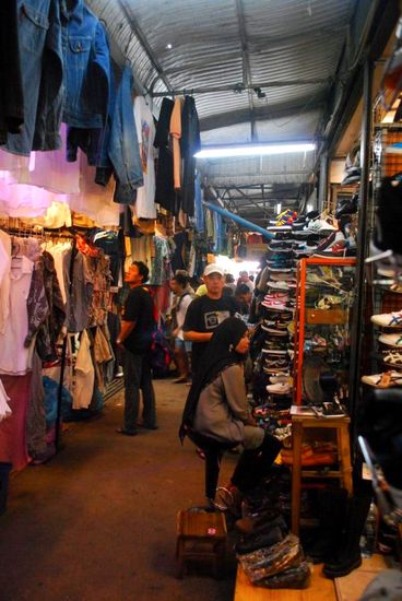 Klamotten über Klamotten.