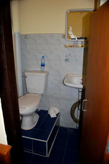 Das sogenannte "MuFuBad"... Toilette, Waschbecken und Dusche auf 2 qm ... das ist üblich in Thailand, zumindest in unserer Preisklasse!