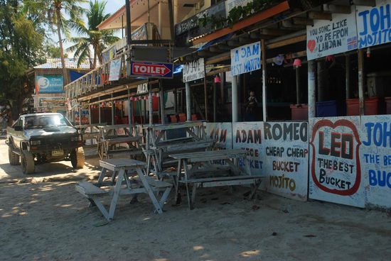 Die vielen Bucketstände am Haad Rin Nok