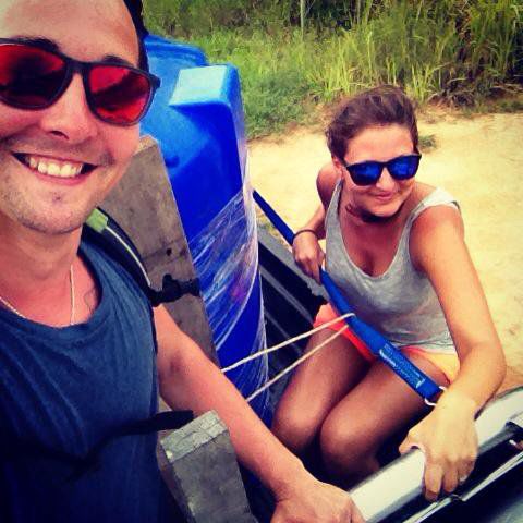 Per Anhalter mit dem Pickup nach Thong Sala... wir mussten uns die Ladefläche mit einer übergroßen Wassertonne teilen.
