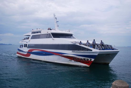 Der Highspeed-Catamaran von Lomprayah