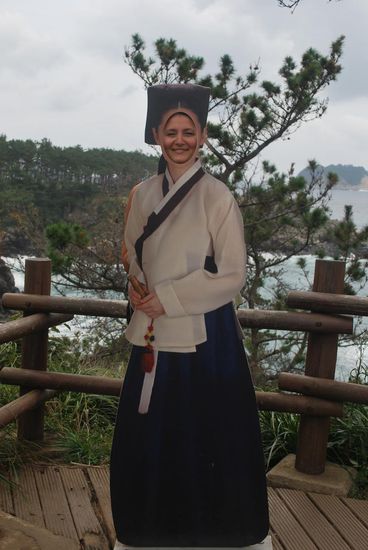 Sophie hat sich mal in eine traditionelle koreanische Tracht geschmissen 