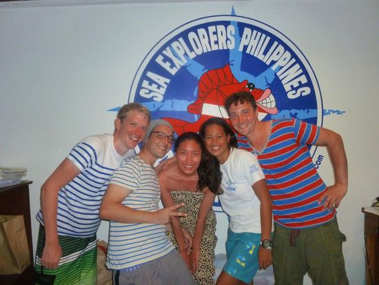 Advanced Team mit Diveinstructor Dish