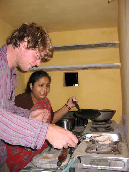 In Jodhpur erklärte sich eine nette Dame bereit, mir das kochen beizubringen...