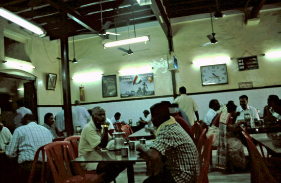 Ein typisches Indian Coffee House wie man es ueberall im Sueden des Landes findet