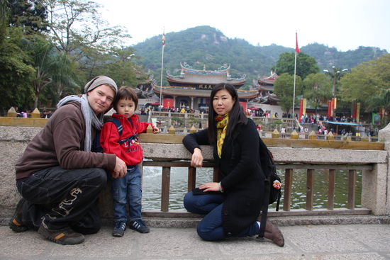 Familienphoto im Nanputuo Tempel
