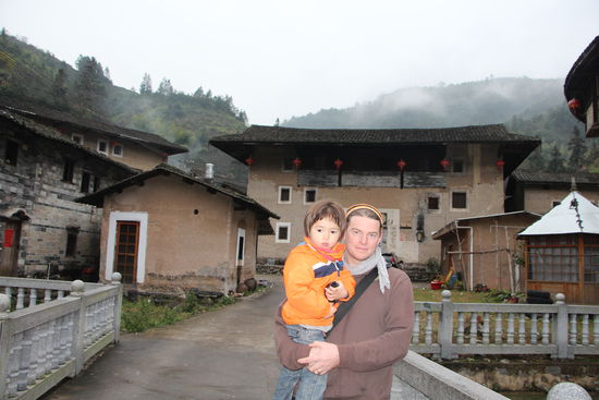 Durch die Tulou-Dörfer zu wandern ist ein echtes Abenteuer.