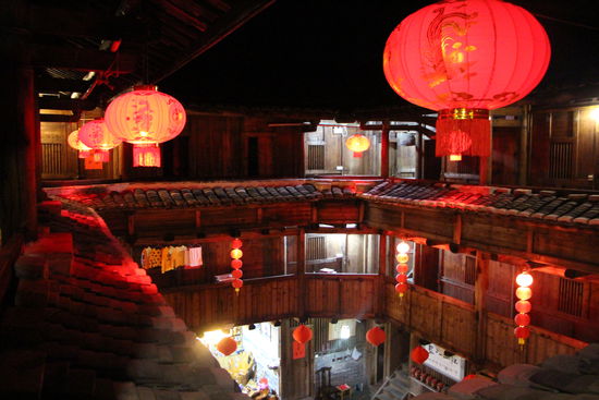 Tulou bei Nacht