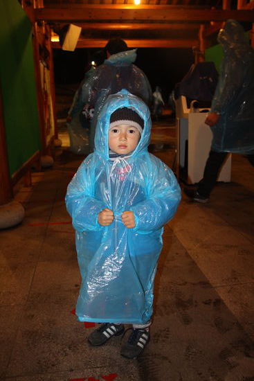 Zhang Yimous Show Impressions Da Hong Pao in Wuyishan fing an mit Regen, aber wurde zu einem wunderbaren Erlebnis...