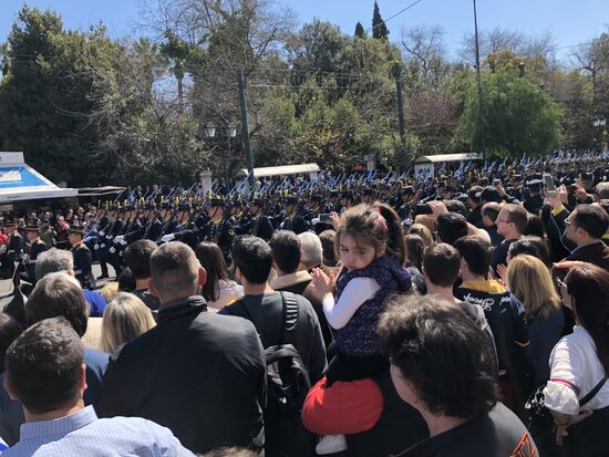 Militärparade am Unabhängigkeitstag - der Vorgänger zum Griechisch-Türkischen Freundschaftsfest
