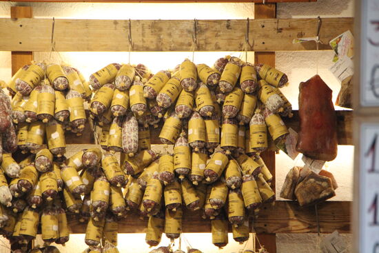 San Gimignano ist berühmt für seine Würste mit Wildschweinblut - der Geruch ist etwas gewöhnungsbedürftig. Als Vegetarier seit 24 Jahren ging ich etwas schneller daran vorbei.