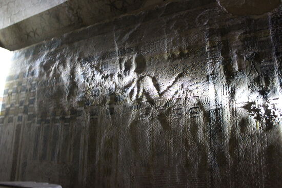 Auch hier ein weiteres Bild, dass man nur sieht, wenn man von der Seite her leuchtet.