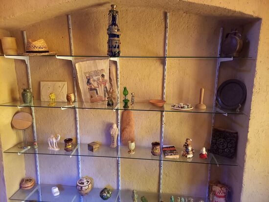 Eine Wand in unserem "Wohnzimmer"