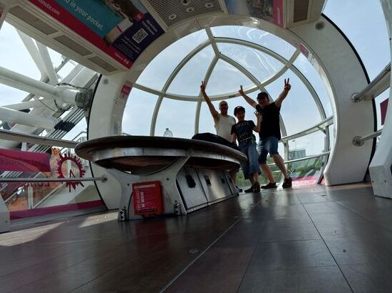 Ganz allein in unserer Kapsel über den Dächern von London