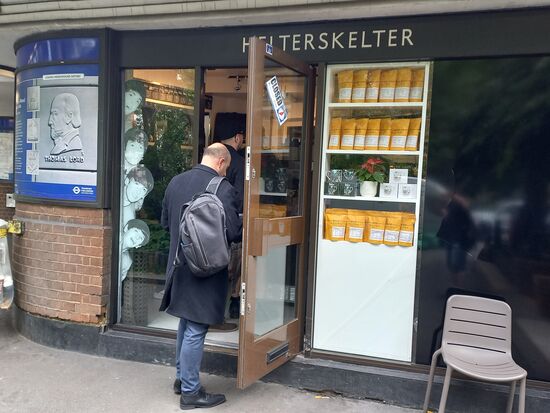 Unser nächster Stop war das Helter Skelter Café in der Nähe der berühmten Abbey Road. Wir wollten den Tag also mit den Beatles beginnen.