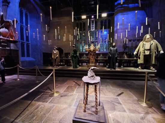 Die große Halle mit dem sprechenden Hut